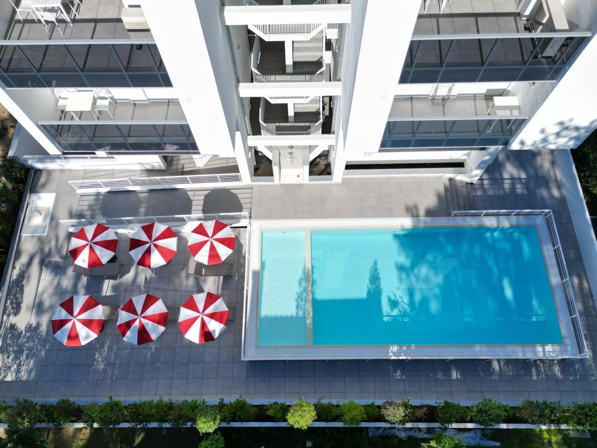 Nuovo Condominio Con Piscina E Garage 비비오네 외부 사진