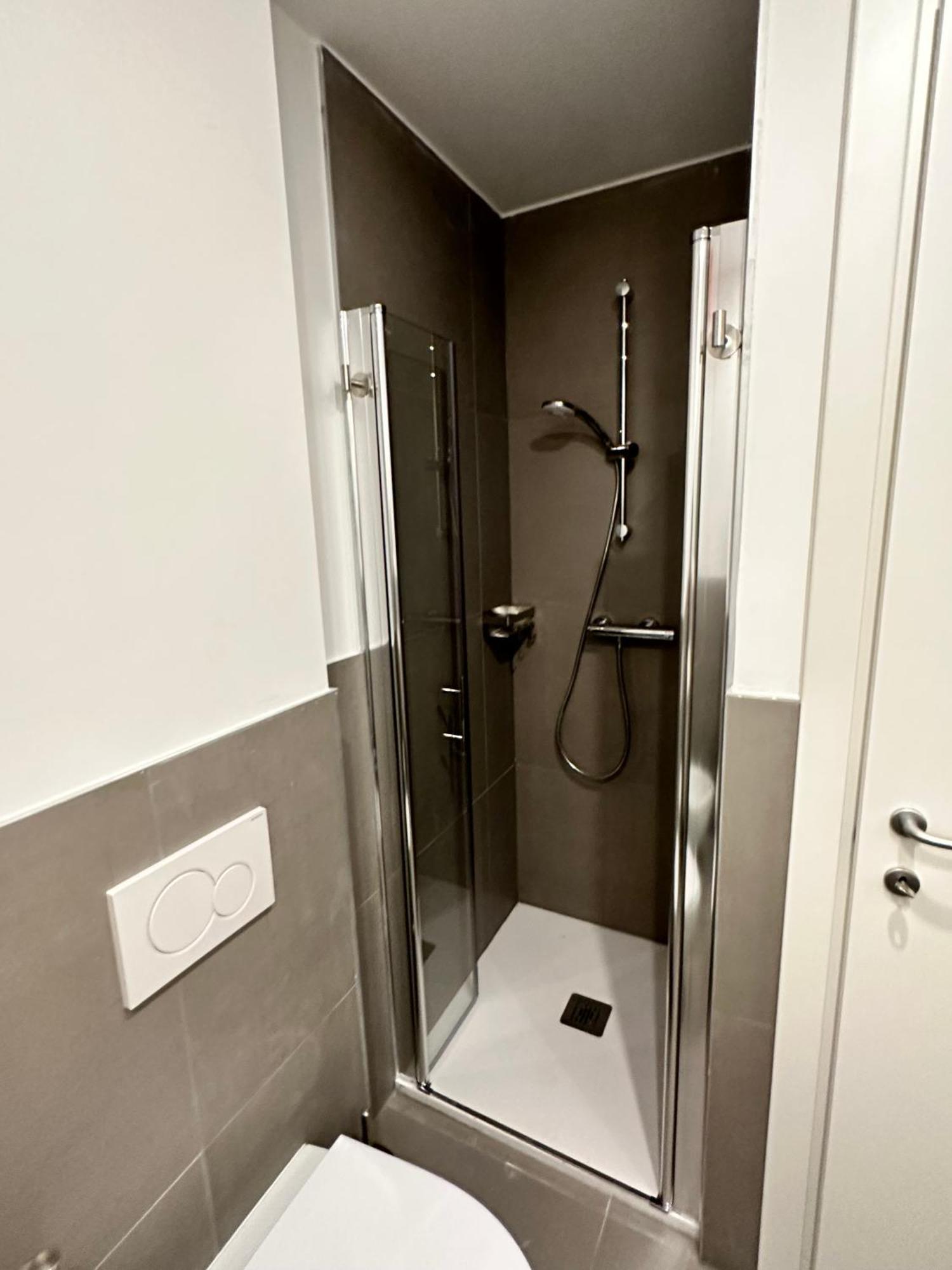 Nuovo Condominio Con Piscina E Garage 비비오네 외부 사진