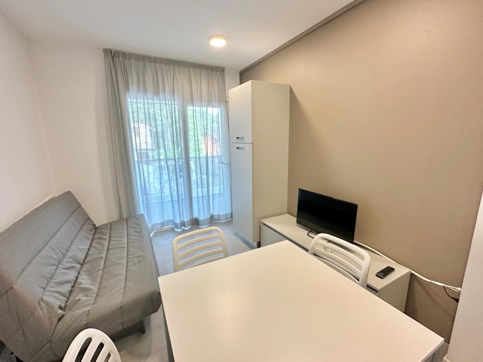 Nuovo Condominio Con Piscina E Garage 비비오네 외부 사진