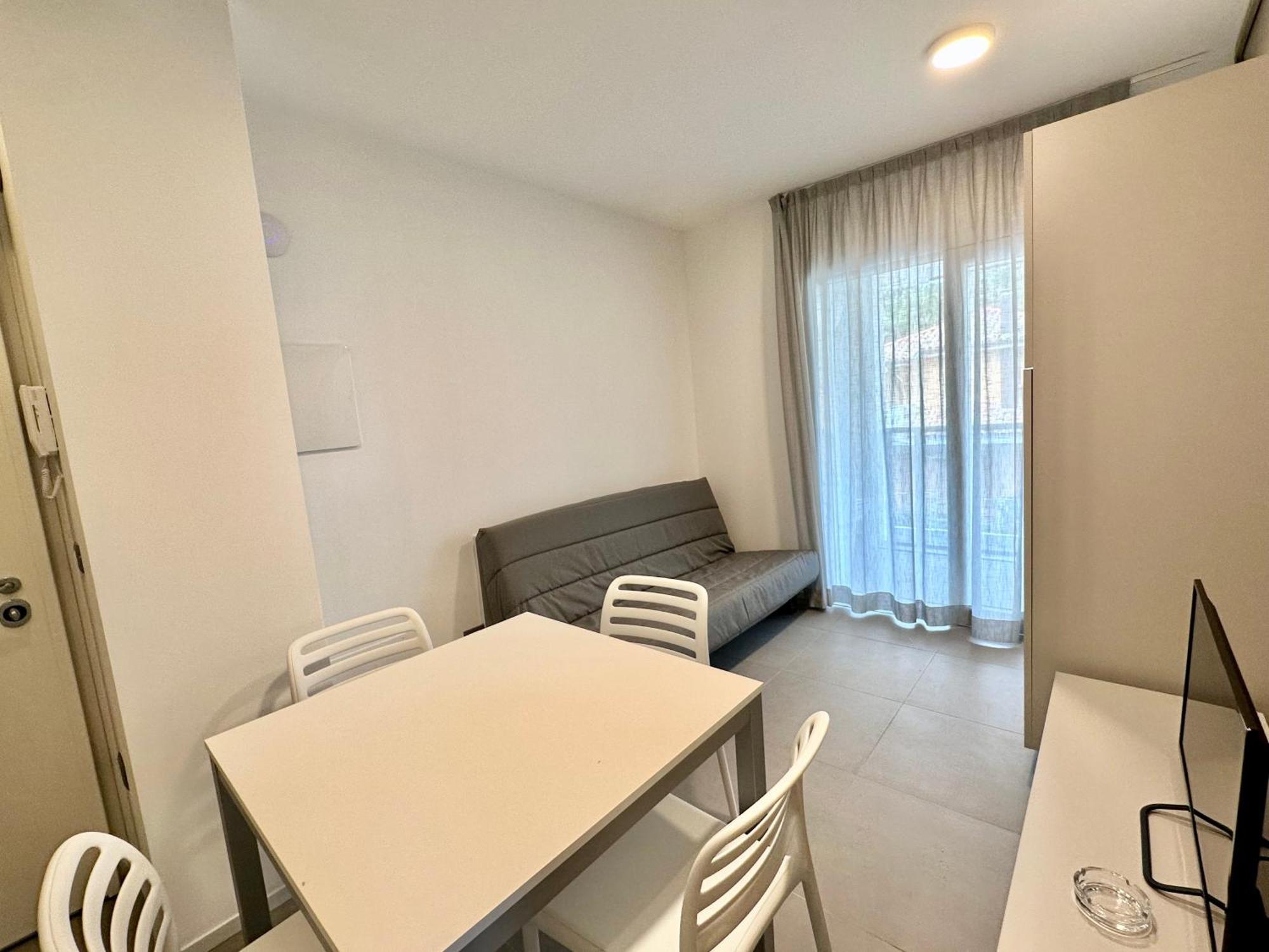 Nuovo Condominio Con Piscina E Garage 비비오네 외부 사진